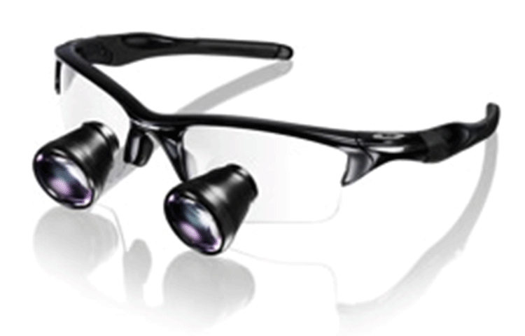 拡大鏡を用いた治療