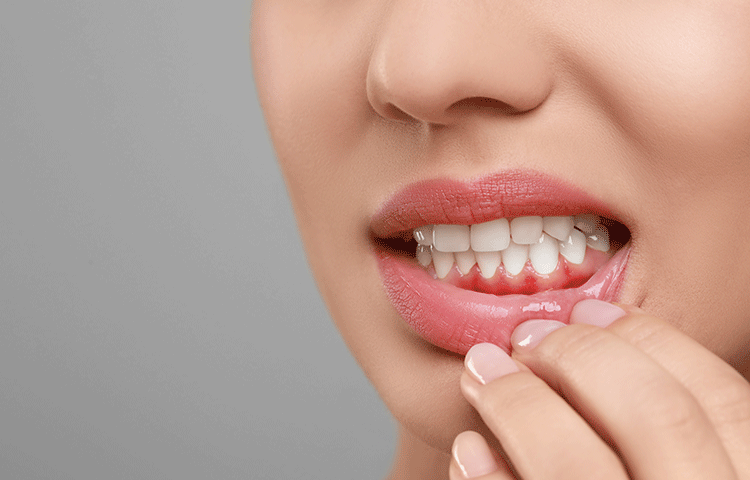 歯周病は知らないうちに歯ぐきの骨がなくなる恐ろしい病気です